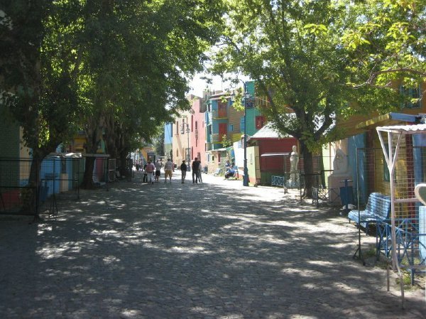 colorfulstreetscenebuenosaires.jpg