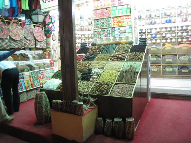 egyptaswanspicemarket_01.jpg