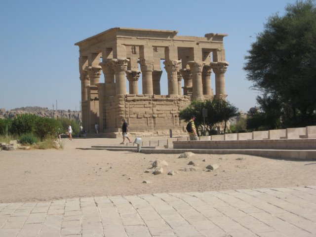 egyptaswanphilaetemple_03.jpg