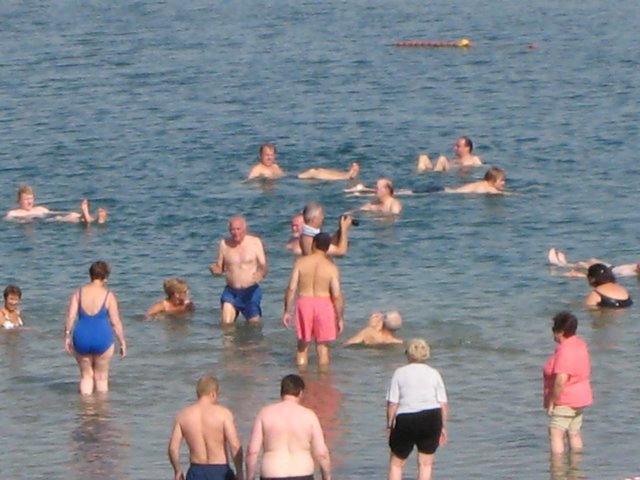 israeldeadseaswim_03.jpg