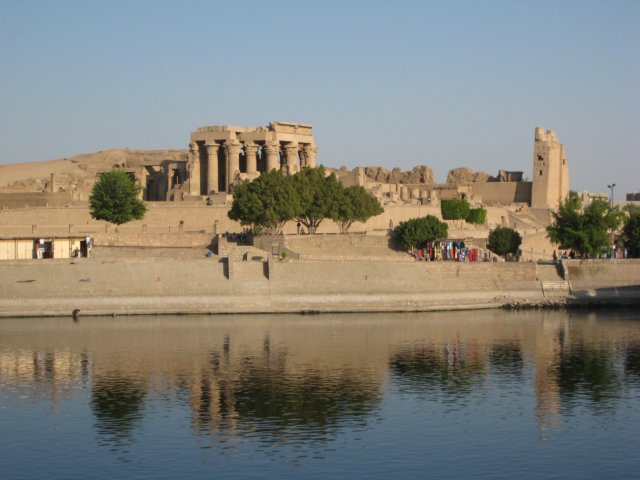 egyptkomombotemple_02.jpg