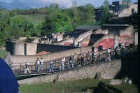 2402pompeii.jpg (61931 bytes)