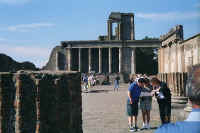 2405pompeii.jpg (42440 bytes)