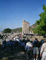 808priene_templeofathena.jpg (55984 bytes)