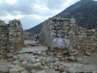 dbq_mycenae35_palace.jpg (91705 bytes)