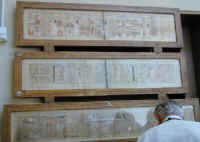 hby_egyptianmuseum51_tut_hyroglyphics.jpg (46101 bytes)